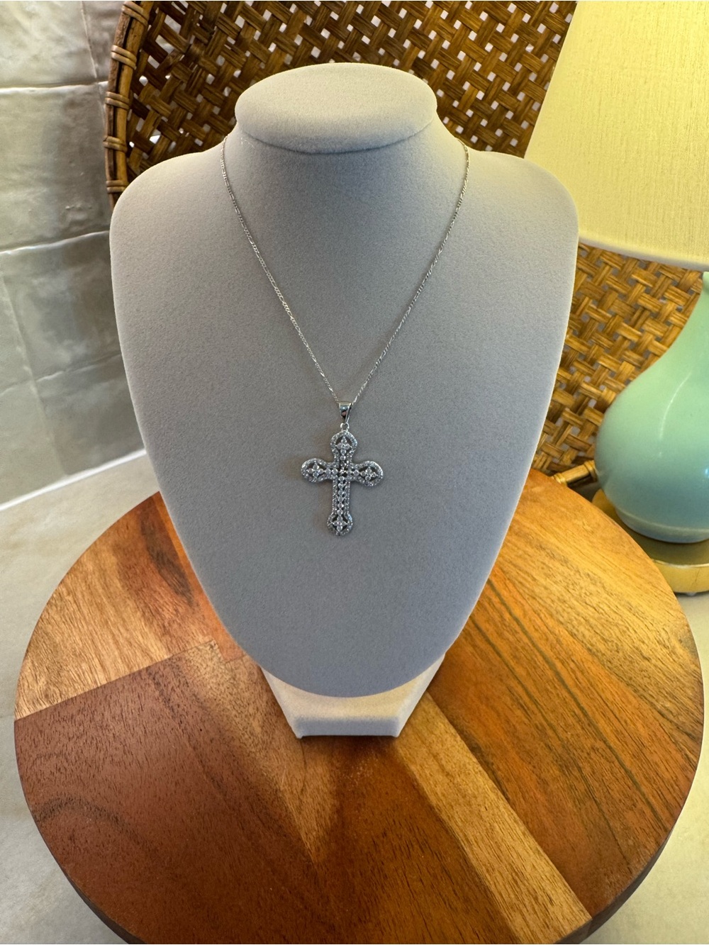 Sterling Silver Cross Pendant Necklace 20‎ Inches Estate Jewelry Vintage